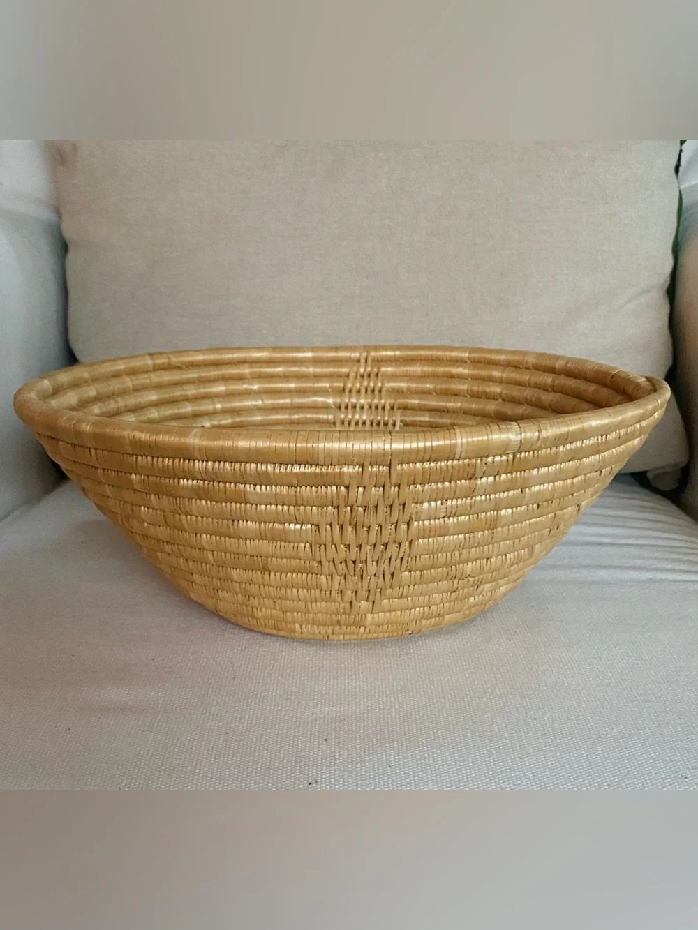 Vtg Handwoven Coiled Natural Fiber w Diamond Accent Basket Bowl Large 10.5”